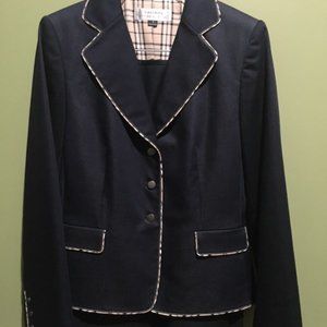 Tahari skirt/jacket set size 4 (NEVER WORN)